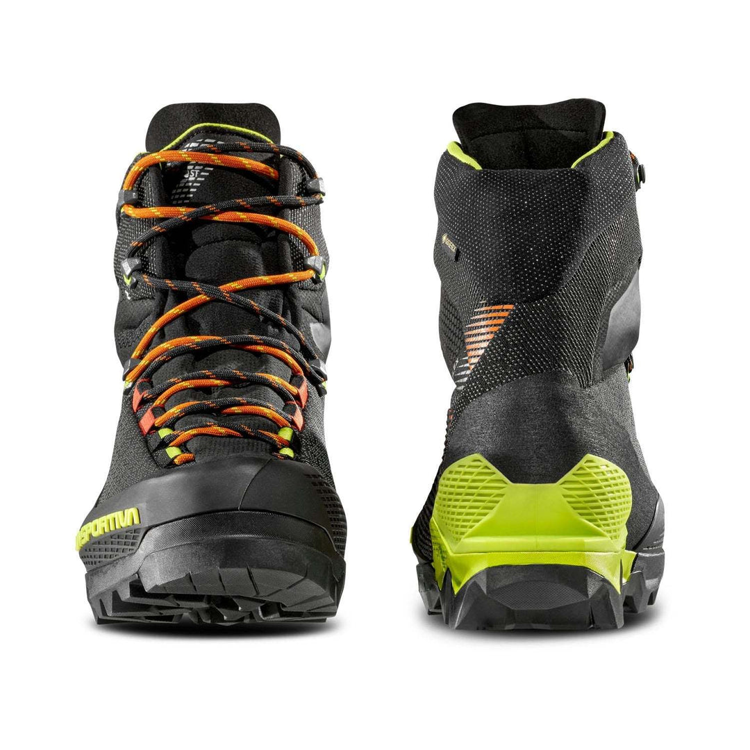 Ultra-lightweight Aequilibrium St Gtx hiking boots with Vibram® sole, GORE-TEX lining, and innovative Double Heel™ for technical trekking.