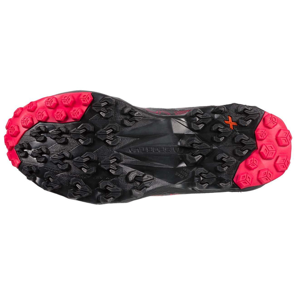 Akyra Woman Gtx shoe sole with red and black traction pattern for winter trail running.