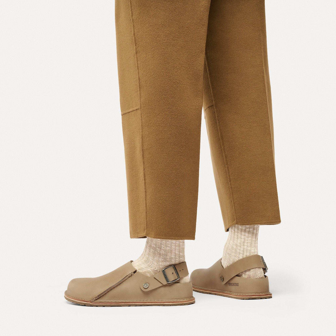 Birkenstock Lutry Premium Oiled Leather - Tabacco Brown - indossati con pantaloni color tabacco