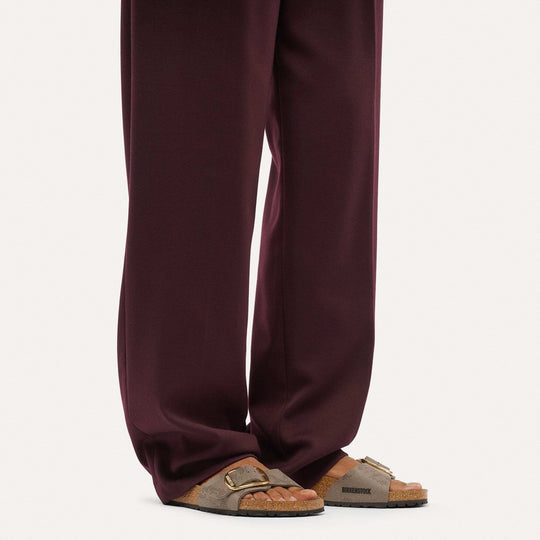 Birkenstock Madrid Big Buckle Synthetics - Python Gray Taupe - indossati con pantaloni bordeaux