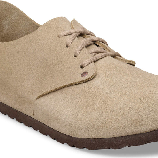 Birkenstock Maine Suede Leather - Taupe - dettaglio della tomaia in pelle scamosciata e dei lacci