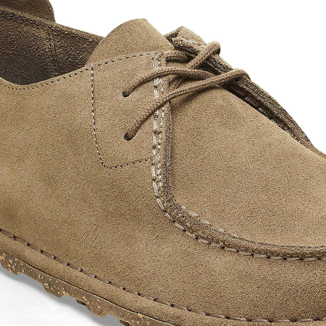 Birkenstock Utti Lace 1027274 Grey Taupe Regular, dettaglio di pelle scamosciata, lacci e cuciture