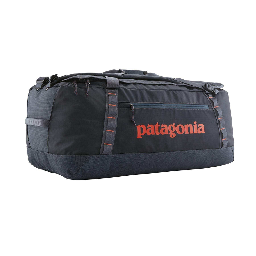 Black Hole Duffel 70L, recycled material, water-repellent, ergonomic straps.