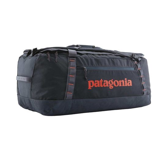 Black Hole Duffel 70L, recycled material, water-repellent, ergonomic straps.