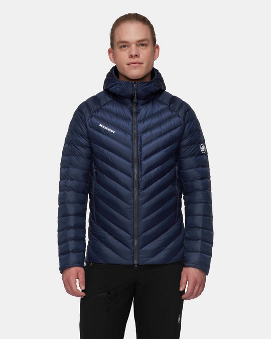 Mammut Broad Peak In Hooded Jacket Men - Marine/Black - indossata, vista frontale