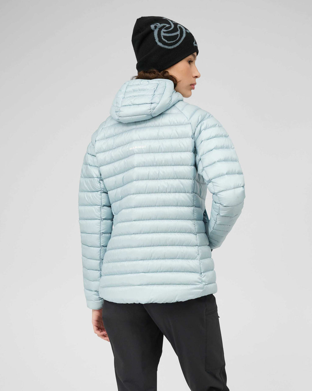 Mammut Broad Peak In Hooded Jacket Women - Nebla - indossata, vista posteriore