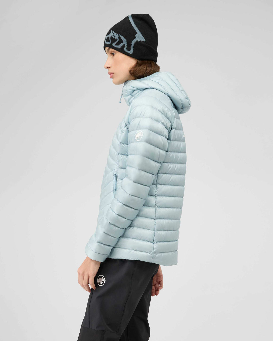 Mammut Broad Peak In Hooded Jacket Women - Nebla - indossata, vista laterale