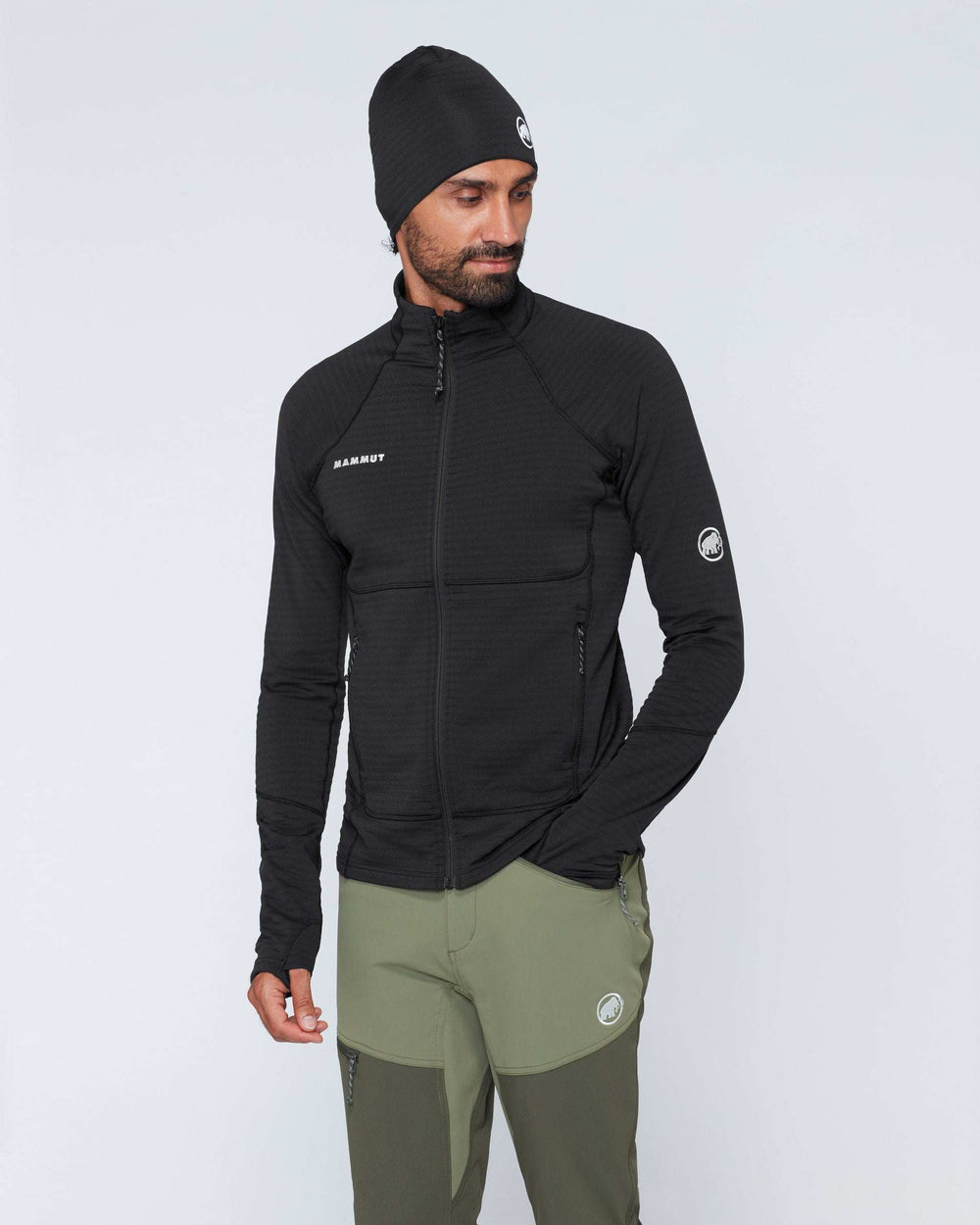 Mammut Taiss ML Jacket Men Black – indossata, vista frontale