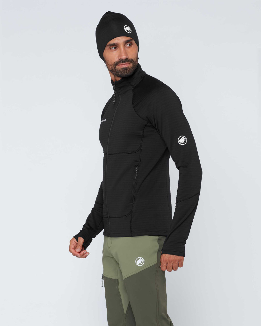 Mammut Taiss ML Jacket Men Black – indossata, vista laterale