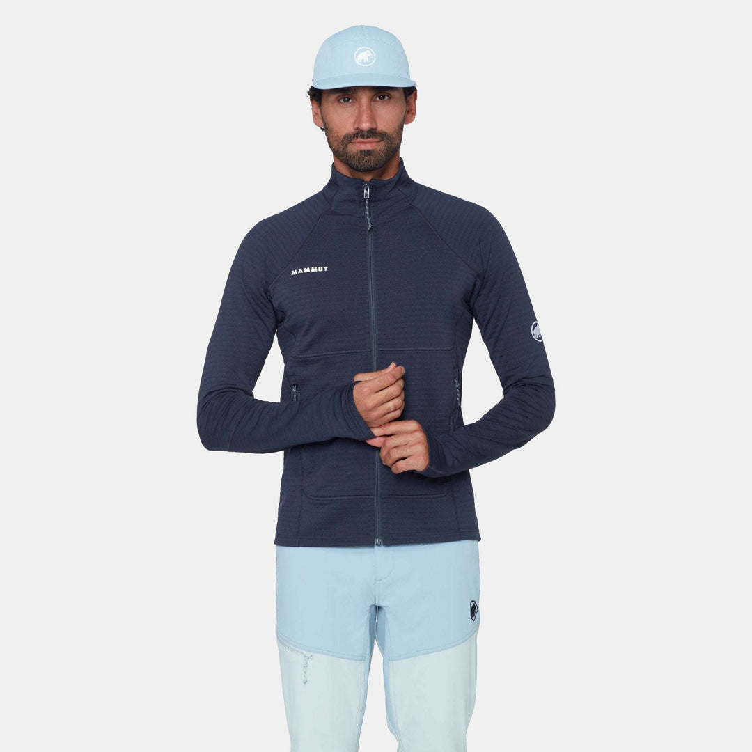 Mammut Taiss ML Jacket Men Marine – indossata, vista frontale