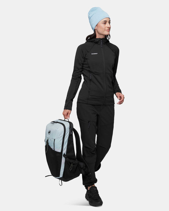 Mammut Taiss ML Hooded Jacket Women Black – indossata, figura intera