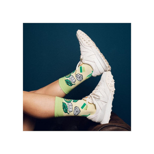 Calze BV Sport Trail Ultra Collector Nutrisocks Mojito, calze indossate con scarpe bianche