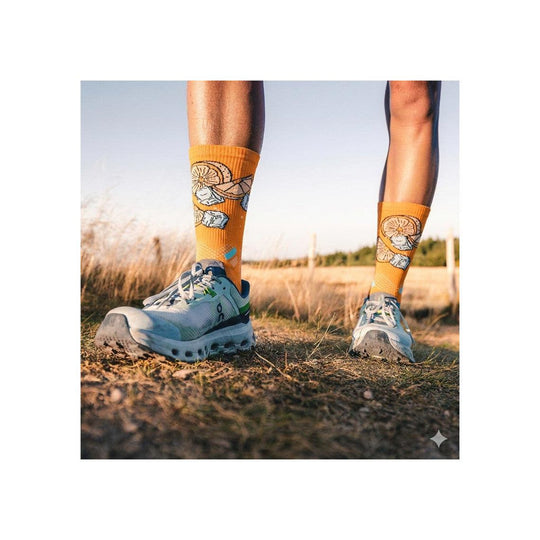 Calze BV Sport Trail Ultra Collector Nutrisocks Spritz, calze arancioni indossate all’aperto