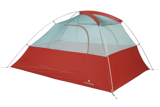 Tenda Blow 3 montata su terreno erboso con cielo sereno sullo sfondo