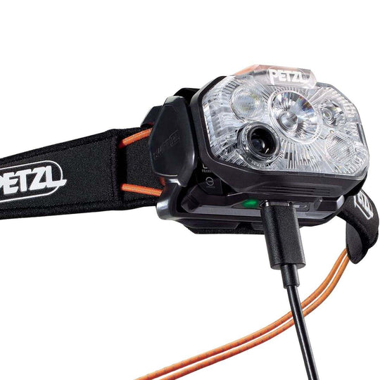 Lampada frontale Swift RL ricaricabile 1200 lumen con sensore luminosità ambientale e fascia elastica resistente all'acqua IPX4