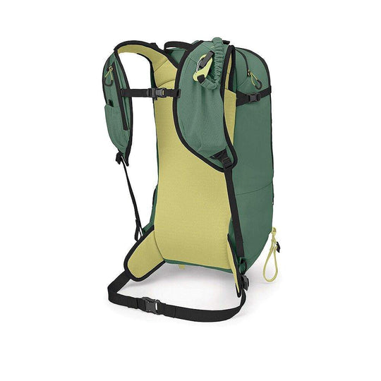Zaino da scialpinismo verde con interno giallo, in tessuto tecnico e spallacci stile gilet, ideale per ascese ripide e veloci.