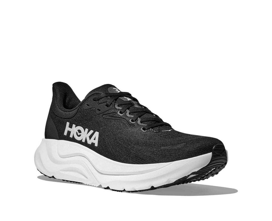 HOKA Arahi 8 donna Black/White, vista di tre quarti frontale