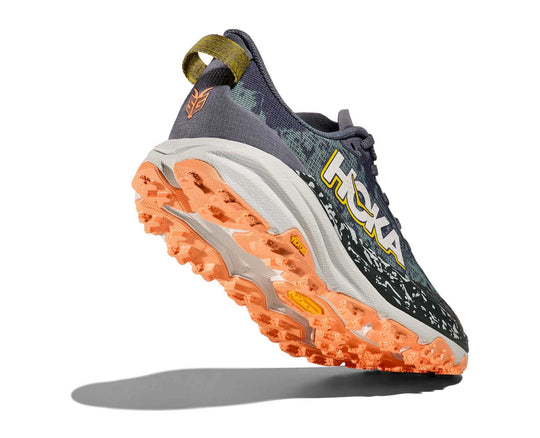 HOKA Speedgoat 6 donna Grey Skies/Cosmic Grey, vista inclinata con suola visibile