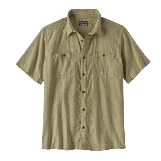 Short-sleeve Back Step Shirt made of hemp and organic cotton with coconut buttons.