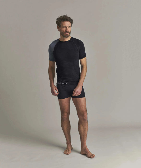 Ortovox 120 Comp Light Short Sleeve M Black Raven, vista indossata