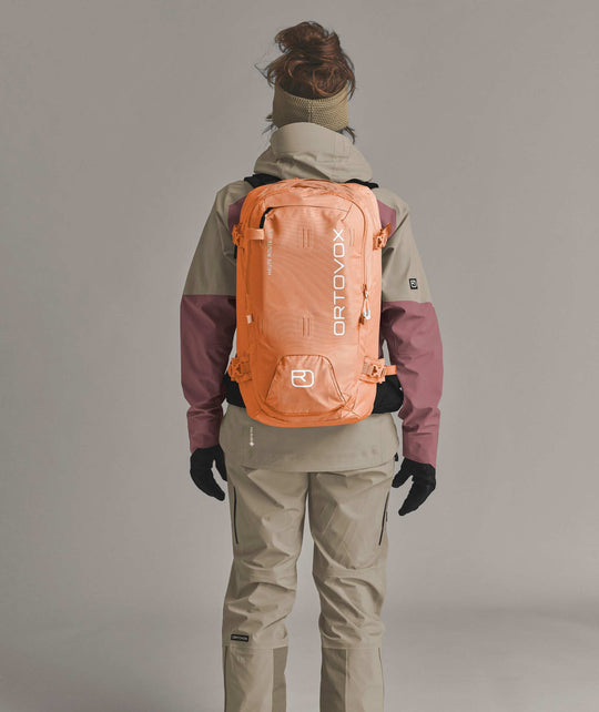 Ortovox Haute Route 30 S Faded Tangerine, indossato, vista posteriore
