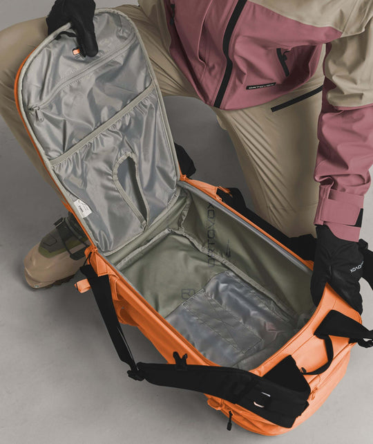 Ortovox Haute Route 30 S Faded Tangerine, accesso dorsale al comparto principale