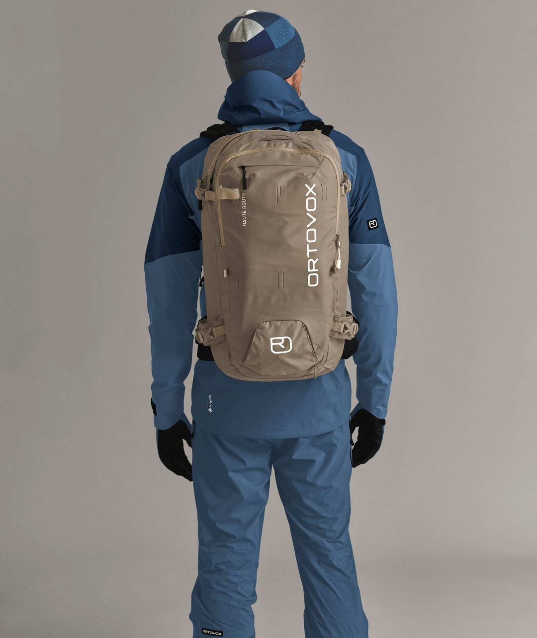 Ortovox Haute Route 32 Dark Linen, indossato, vista posteriore