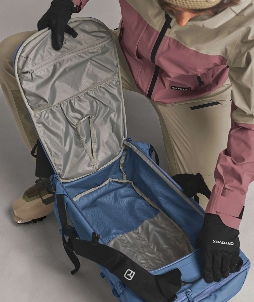 Ortovox Haute Route 38 S Blue Nunatak, accesso dorsale al comparto principale