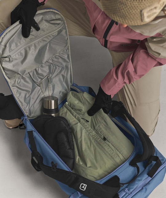 Ortovox Haute Route 38 S Blue Nunatak, comparto principale aperto con equipaggiamento