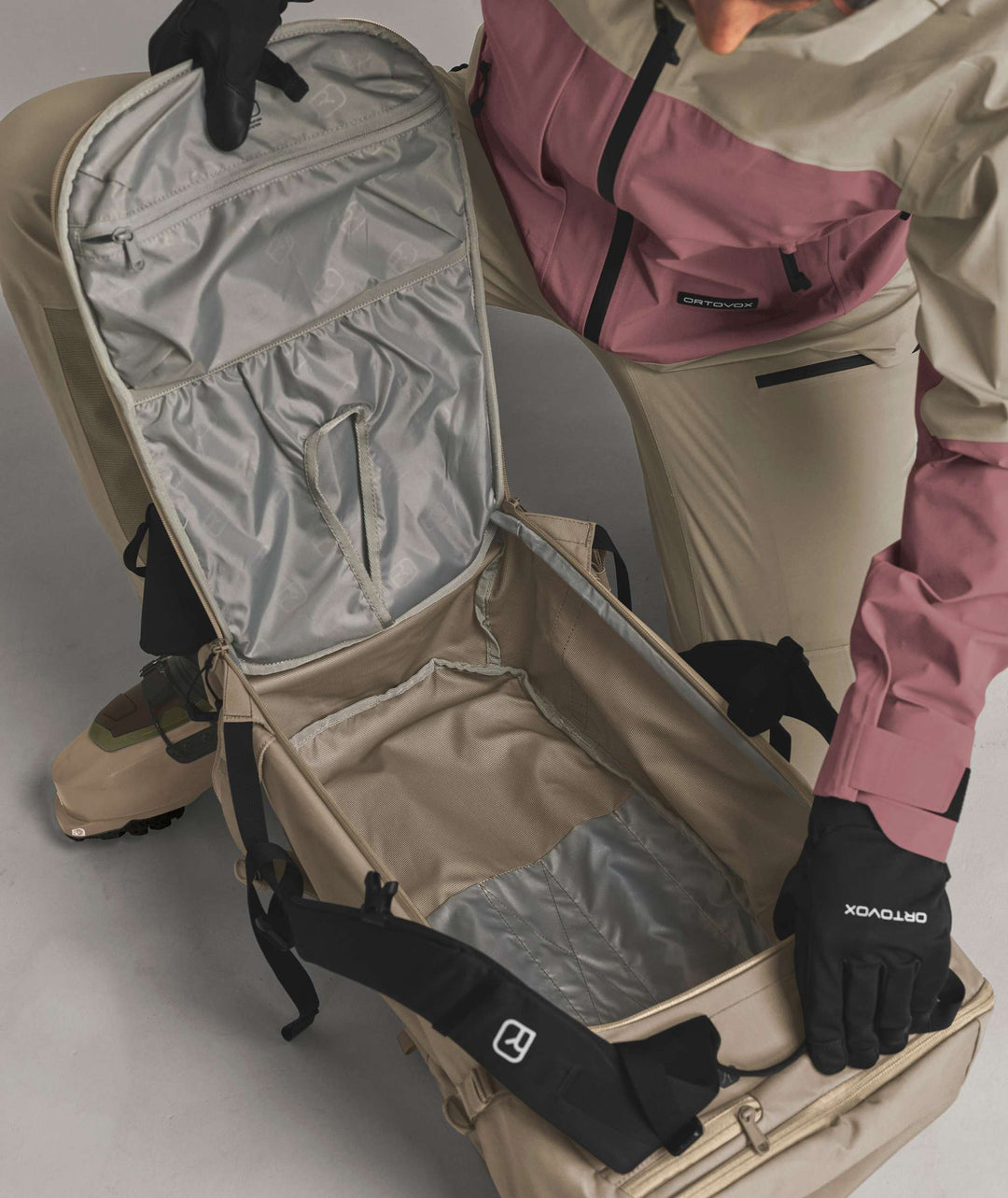 Ortovox Haute Route 38 S Dark Linen, accesso dorsale al comparto principale