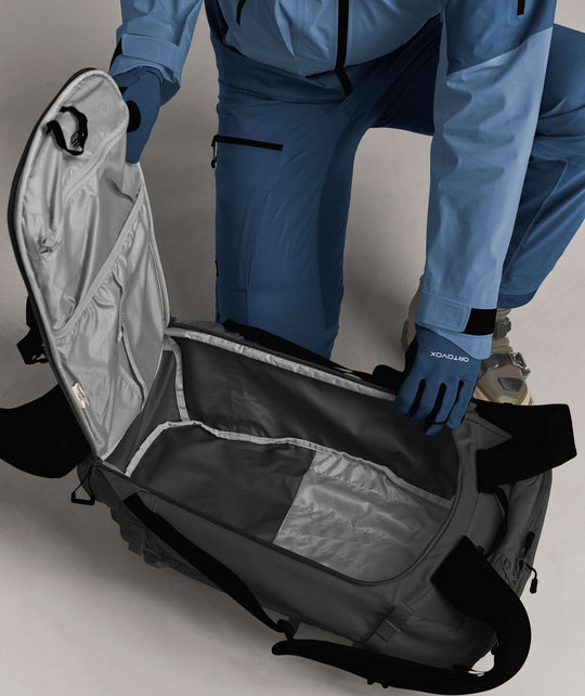 Ortovox Haute Route 40 Black Raven, accesso dorsale al comparto principale