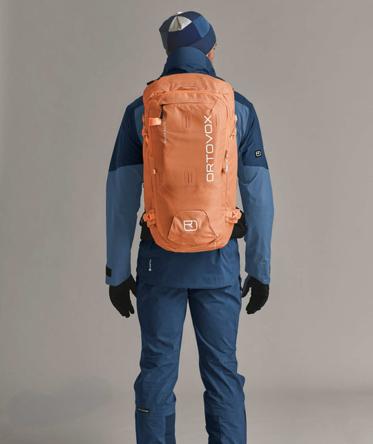 Ortovox Haute Route 40 Faded Tangerine, indossato, vista posteriore