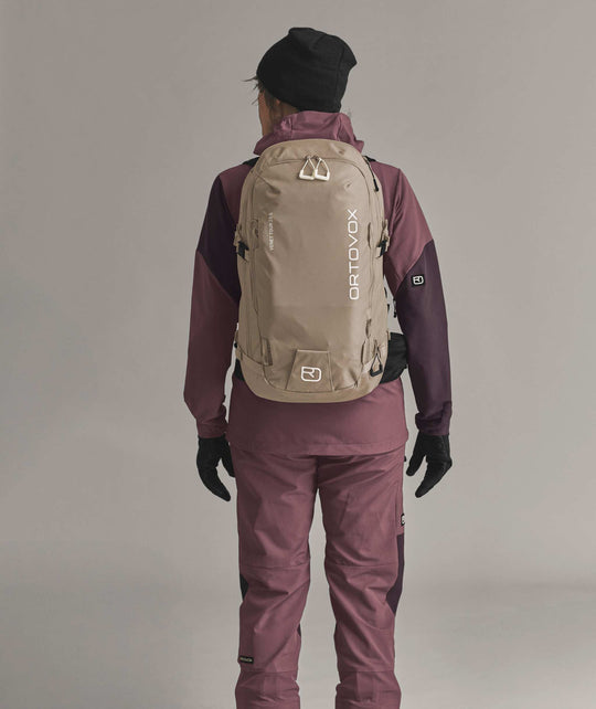 Ortovox Venet Tour 28 S Dark Linen, indossato, vista posteriore