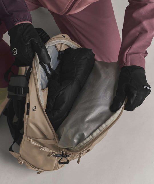 Ortovox Venet Tour 28 S Dark Linen, accesso laterale al comparto principale