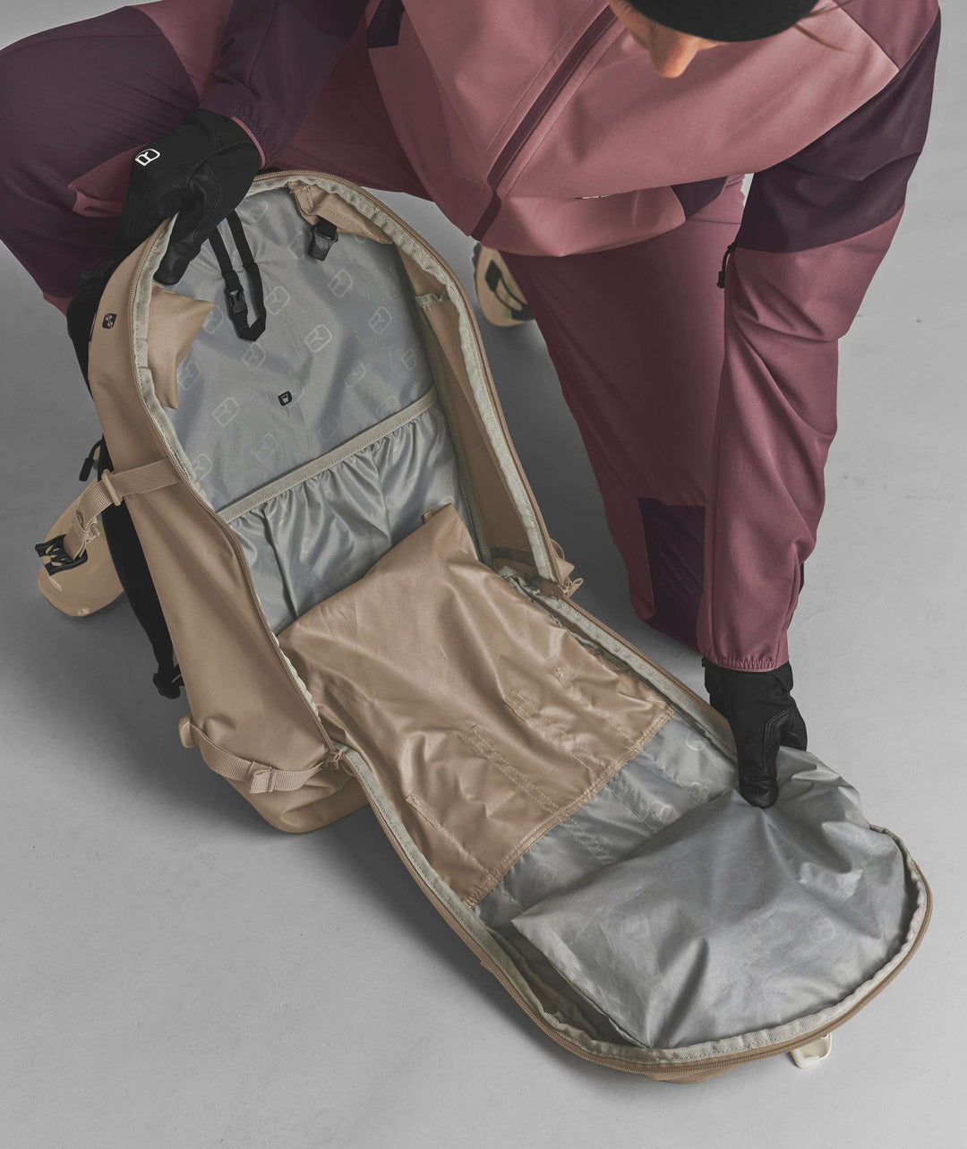 Ortovox Venet Tour 28 S Dark Linen, comparto principale aperto