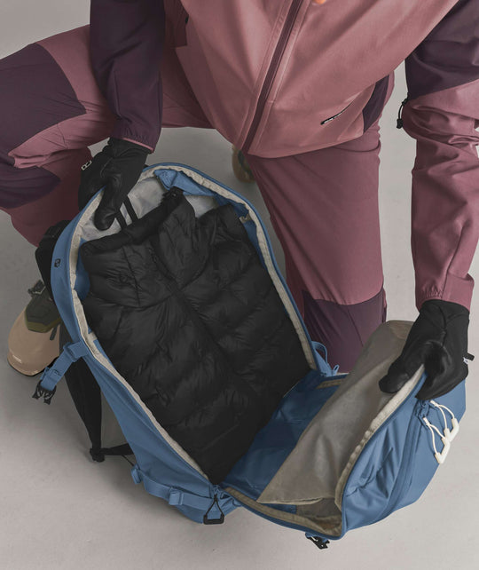 Ortovox Venet Tour 28 S Light Nunatak, comparto principale aperto con equipaggiamento
