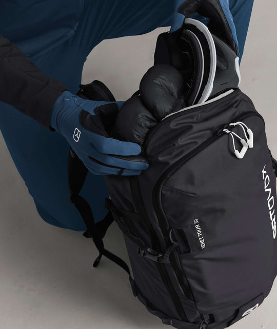 Ortovox Venet Tour 30 Black Raven, tasca superiore con maschera da sci