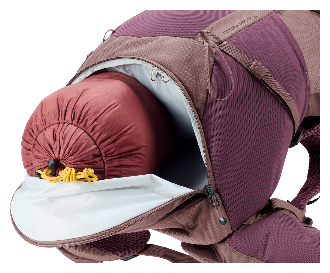 Deuter Futura Pro 38 SL Cassis/Ashrose, scomparto inferiore aperto