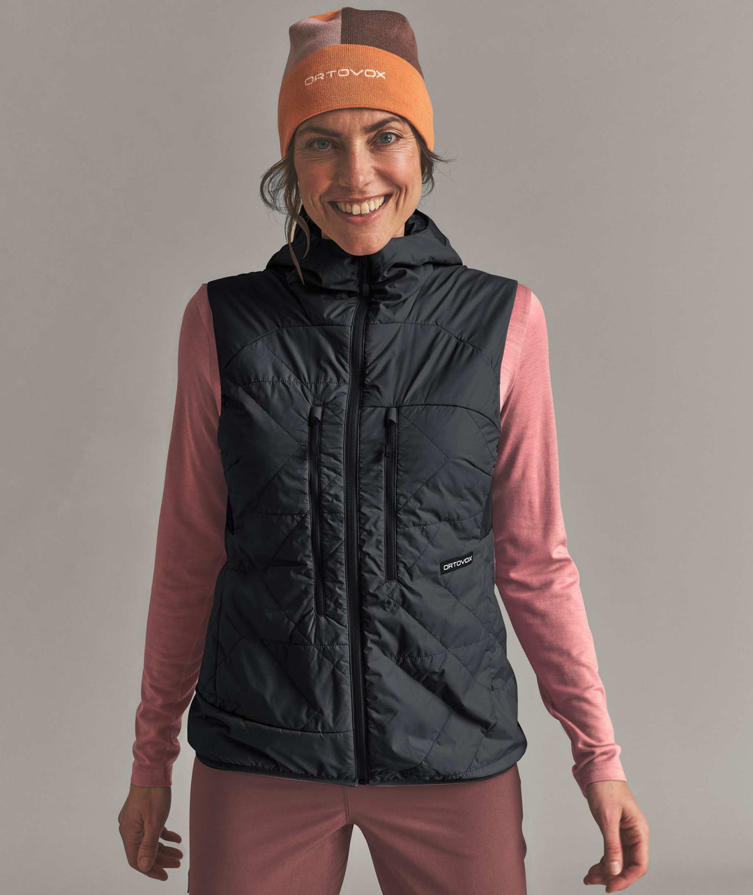 Ortovox Venet Swisswool 60 Vest W - Black Raven, indossato, vista frontale