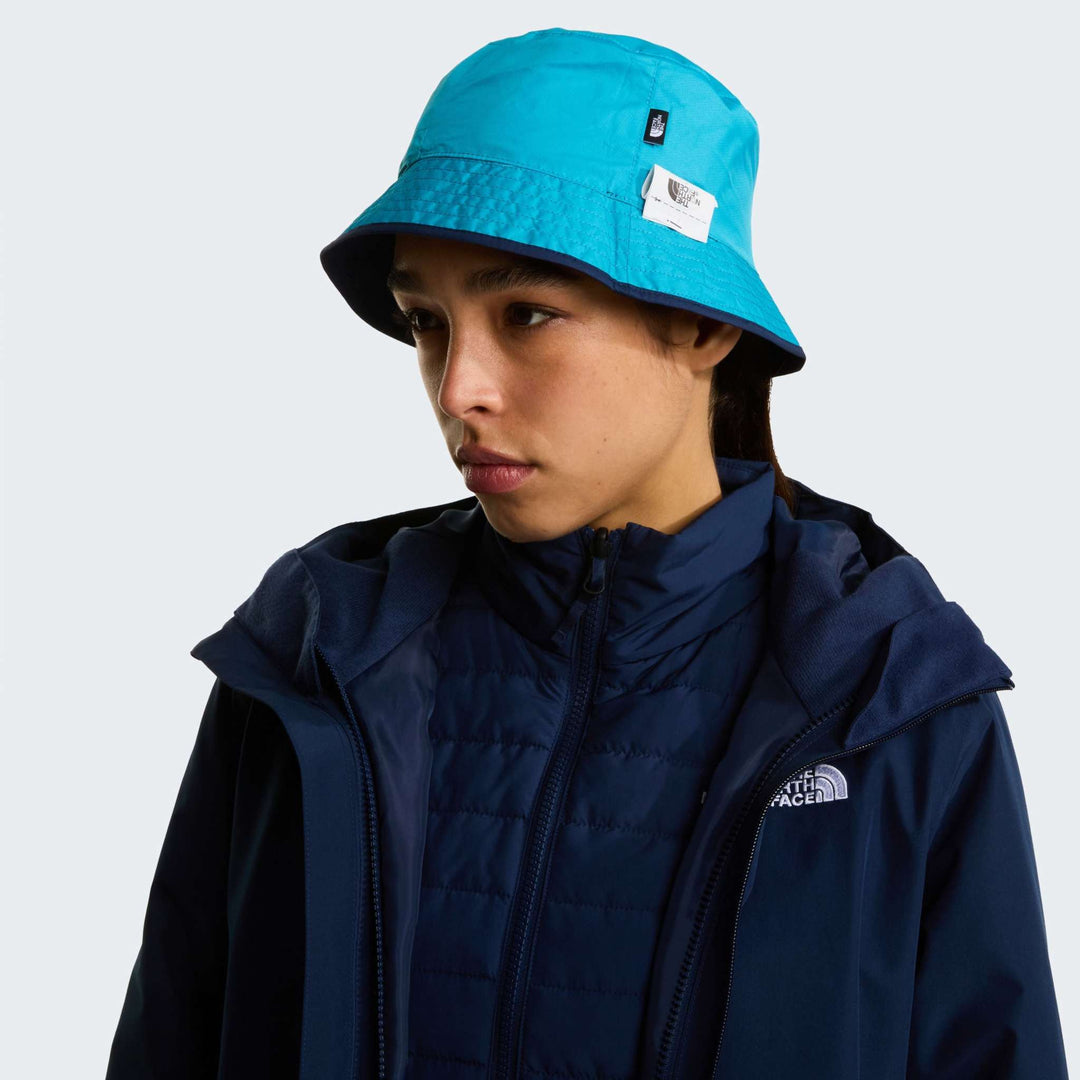 The North Face Sun Stash Hat Summit Navy/River Ice, vista laterale indossata
