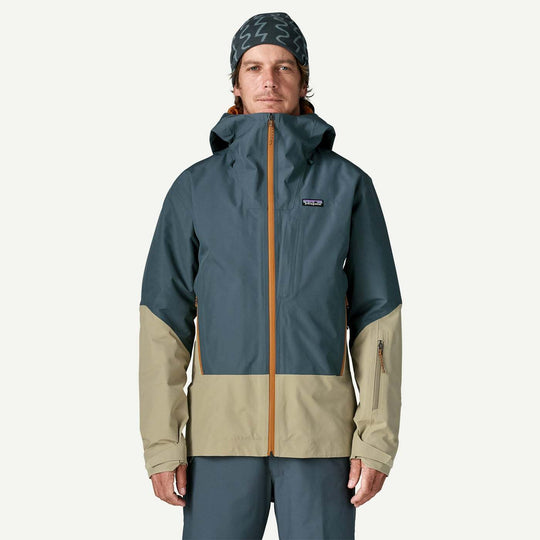 Patagonia Insulated Storm Shift Jacket da uomo Summit Blue: giacca blu e beige indossata, vista frontale