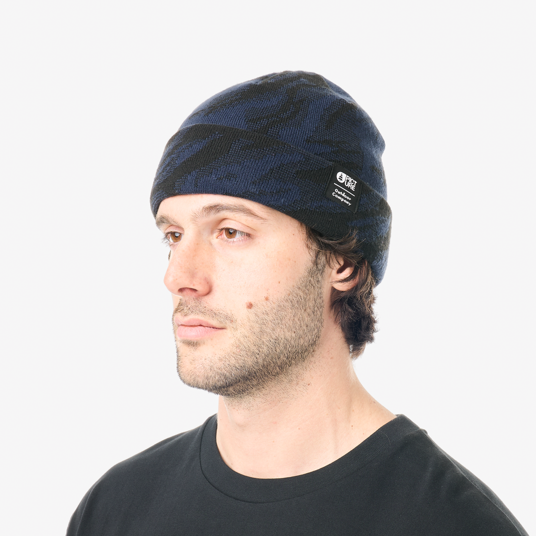 Picture Ribbing Beanie Black II, indossato laterale