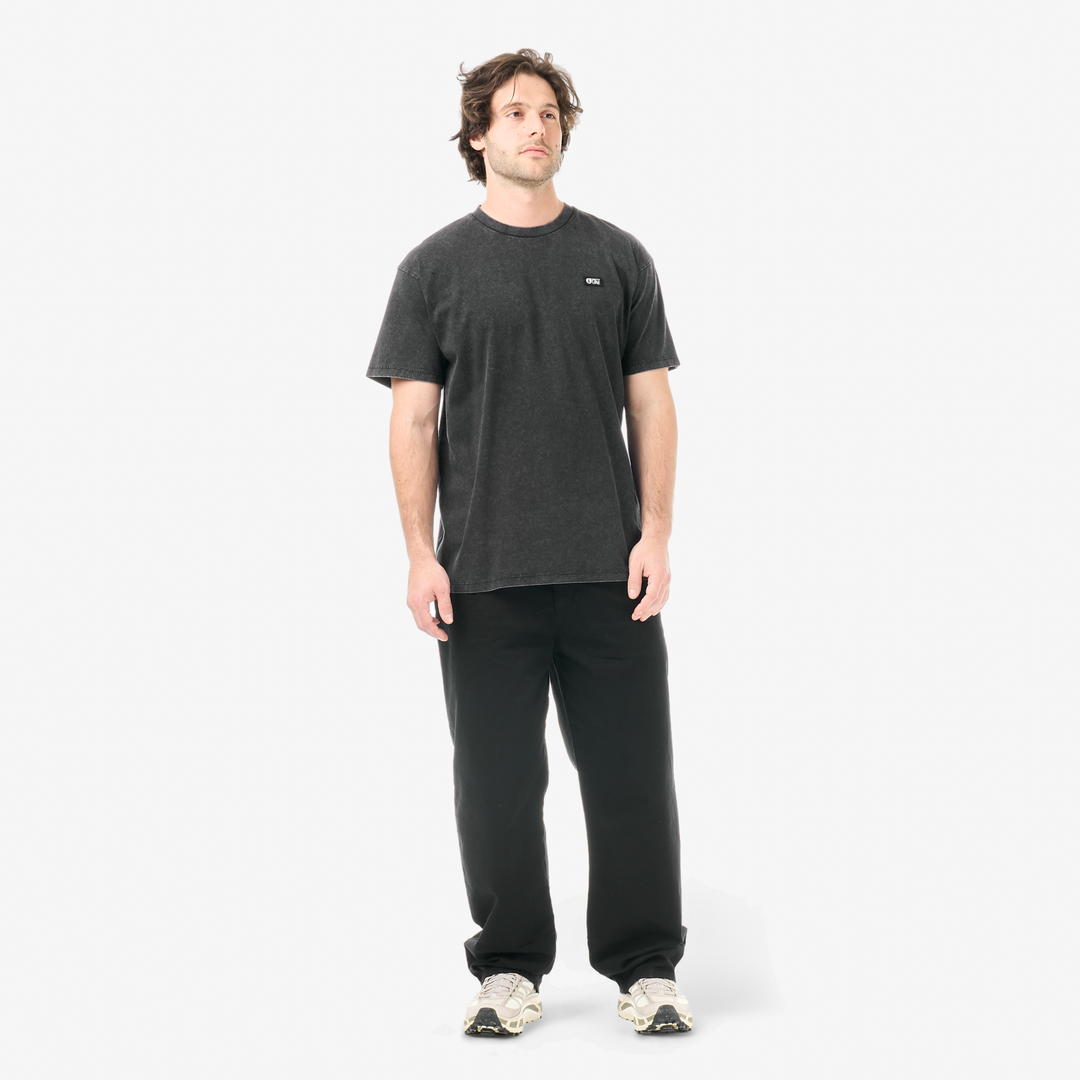 Picture Allin Tee Black Washed – fronte indossato