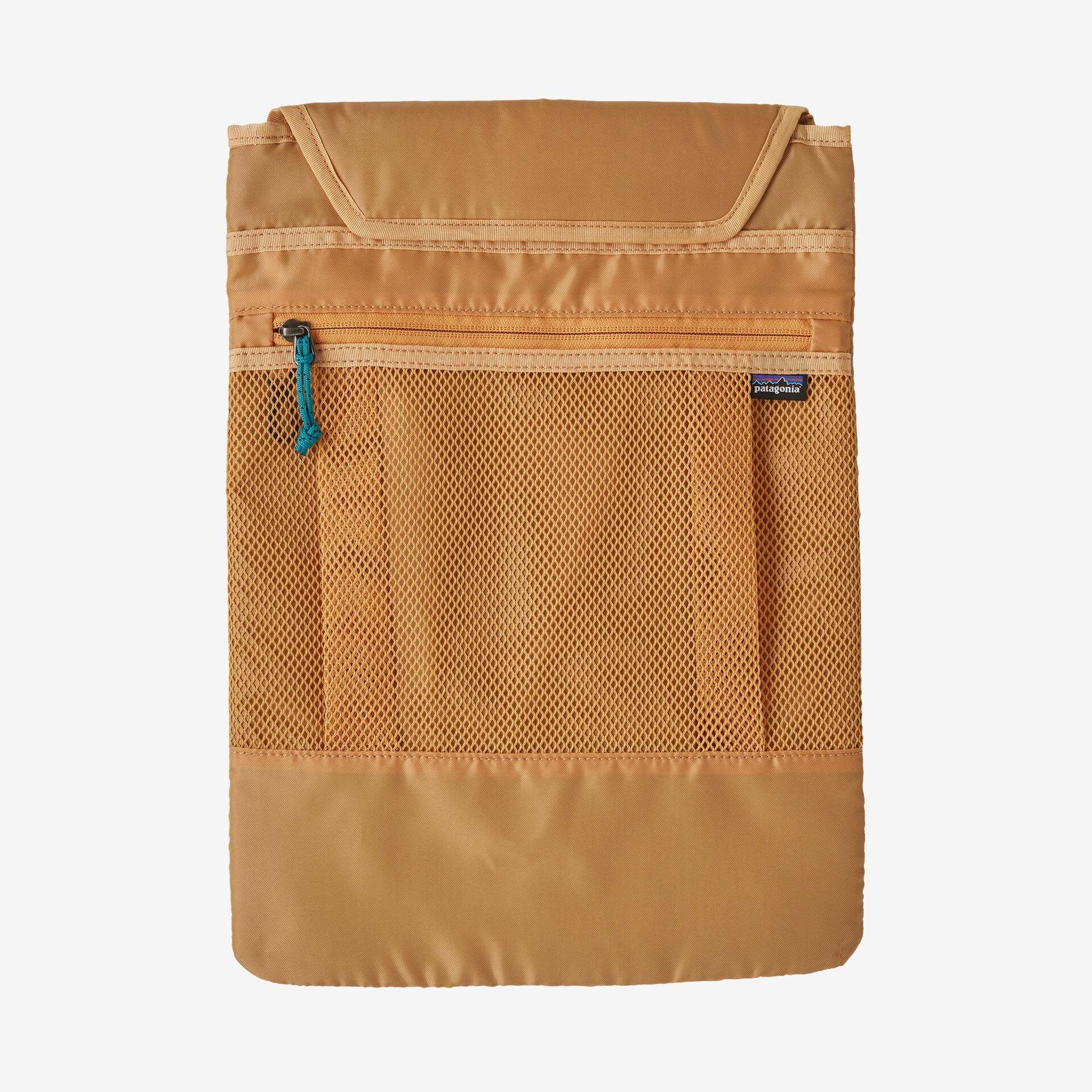 Refugio Day Pack 26L in caramel color with mesh pocket and zipper.