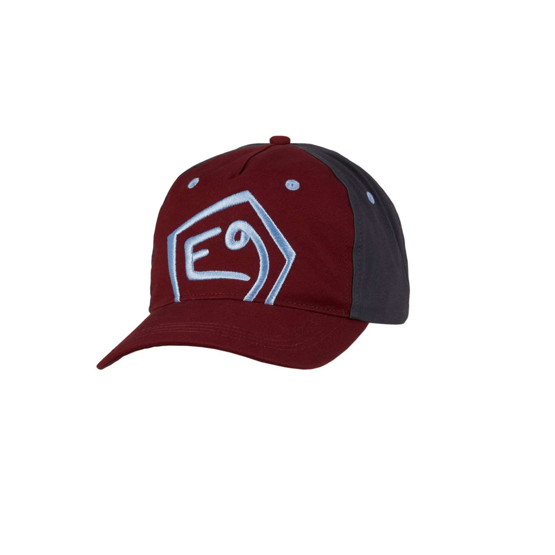 Cappello con visiera, berretto rialzato rosso con ricamo, 100% cotone.