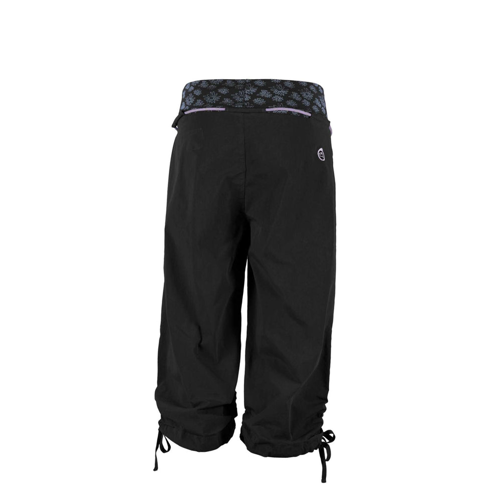 Pantaloni 3/4 outdoor in popolin tecnico con cintura di cotone biologico e ricamo posteriore, made in Italy.