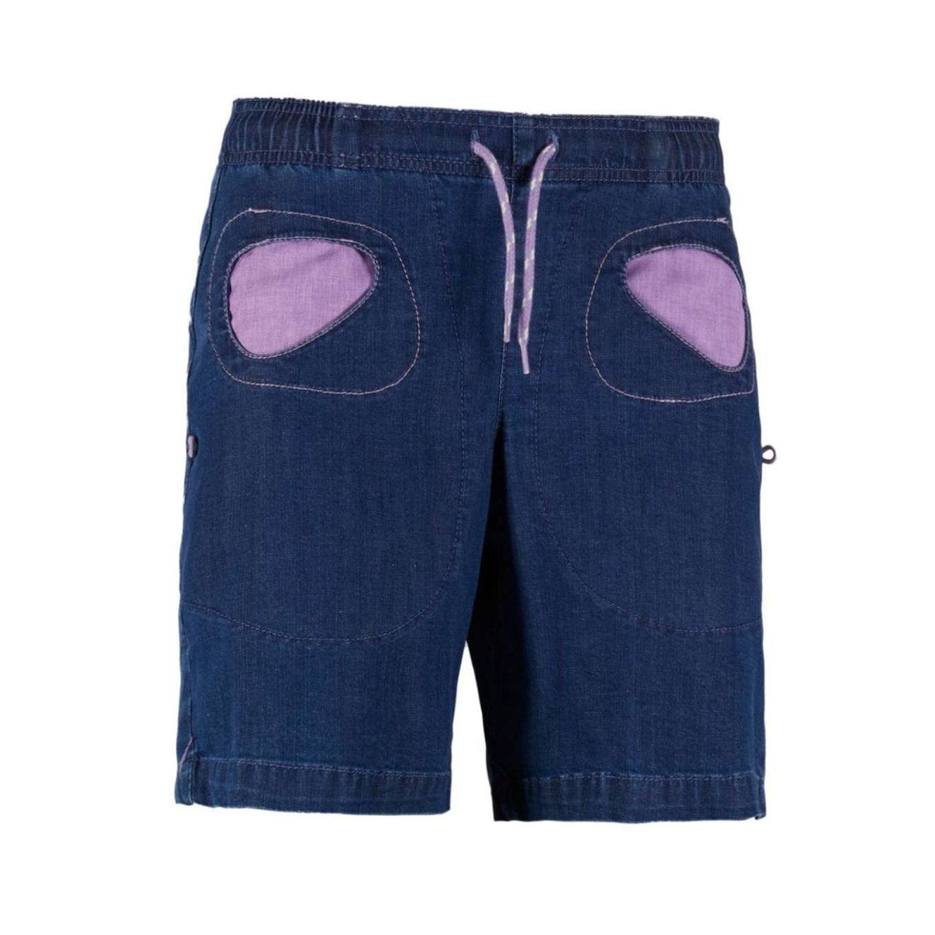 Onda Short Denim with contrasting details, embroidery, and adjustable belt for climbing.