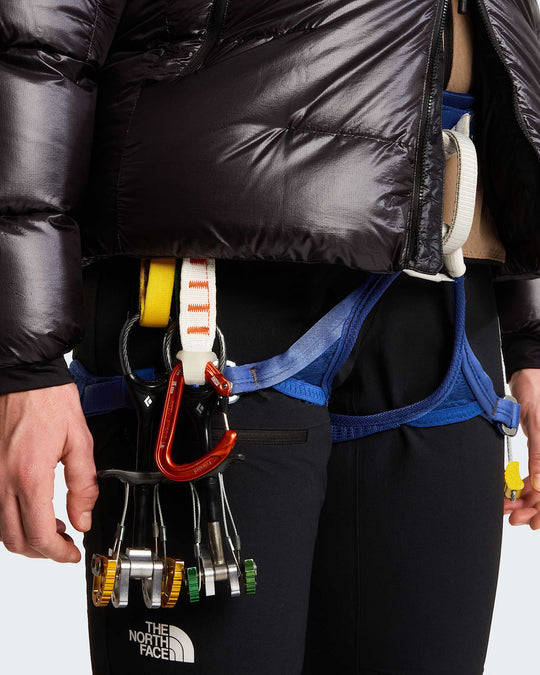 The North Face W Summit Pumori Down Parka - TNF Black - two-way front zipper and climbing harness detail