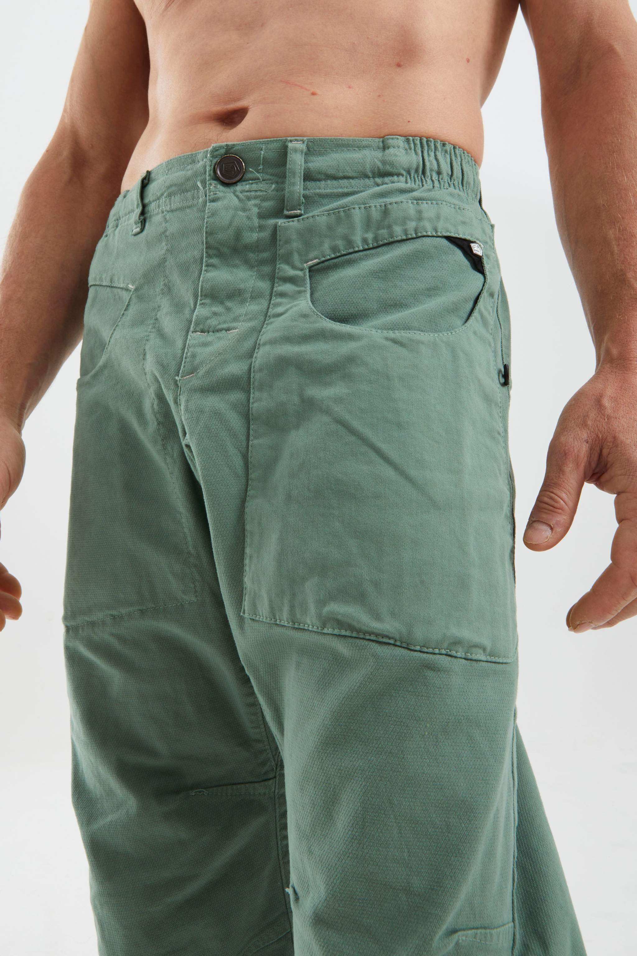 Pantaloni da outdoor slim in cotone biologico con inserti in gabardine e vita regolabile, made in Italy