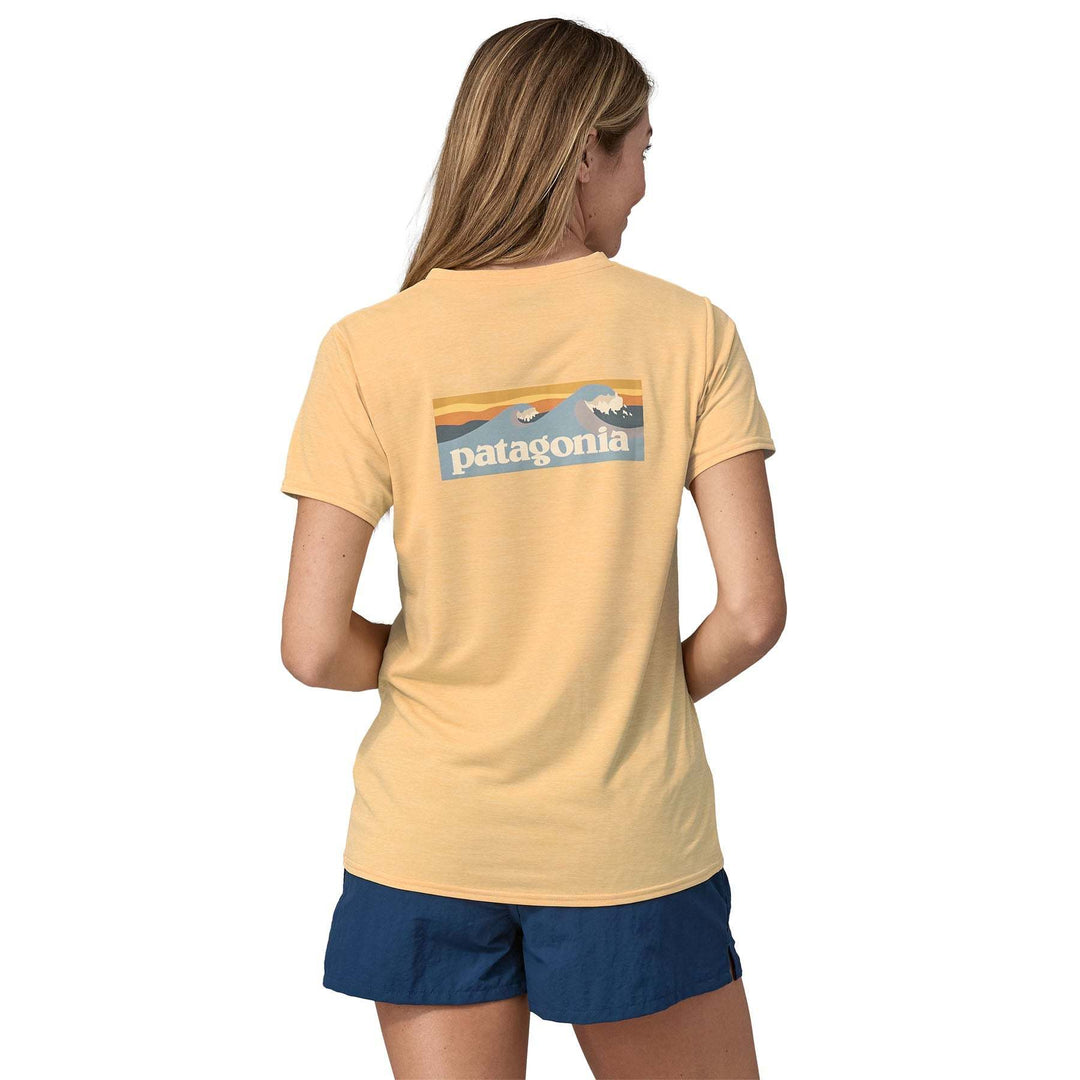 W's Cap Cool Daily Graphic Shirt - Waters-Boardshort Logo: Sandy Melon X-Dye - Blogside